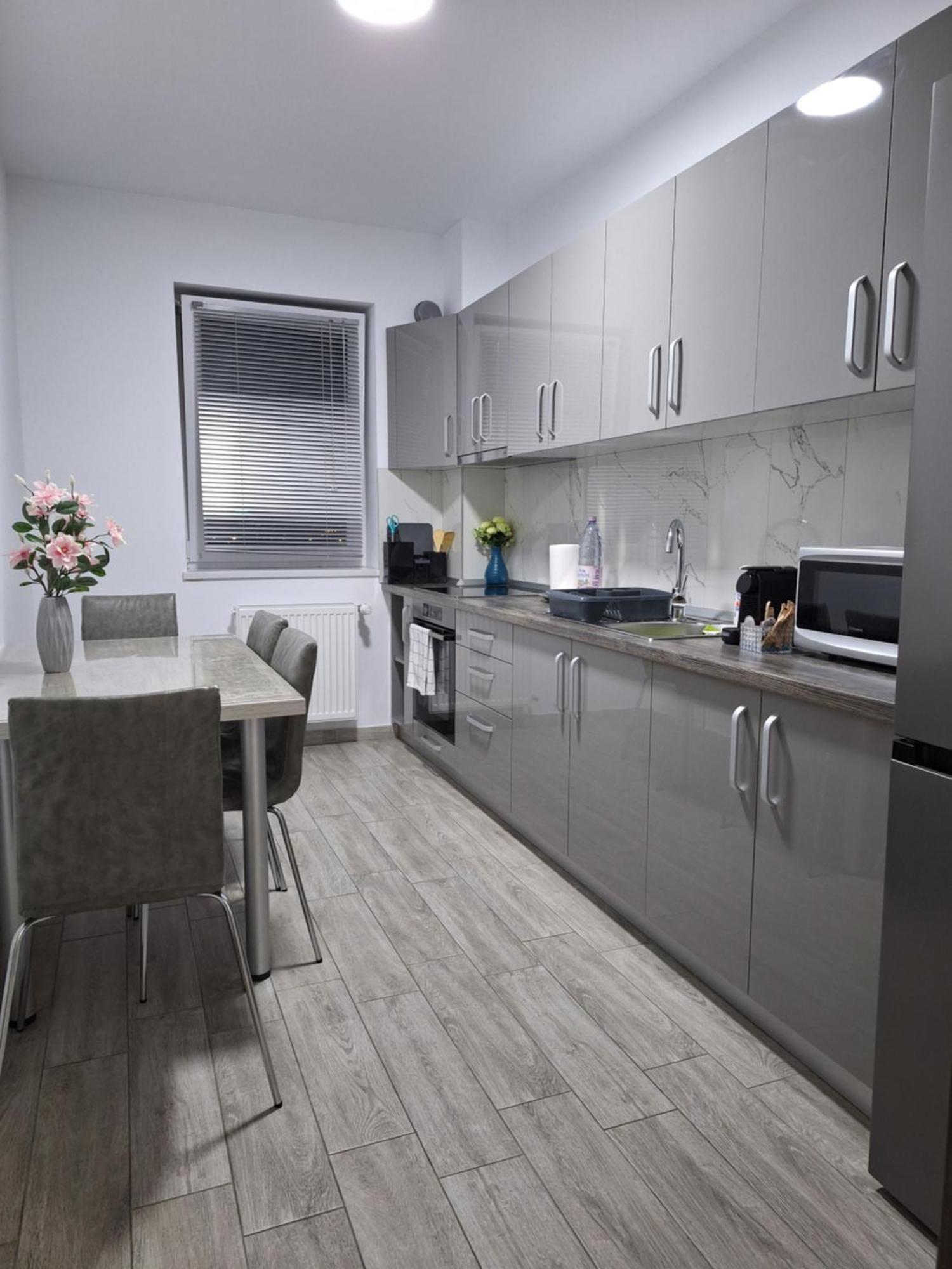 Peace House Apartment Oradea Ngoại thất bức ảnh